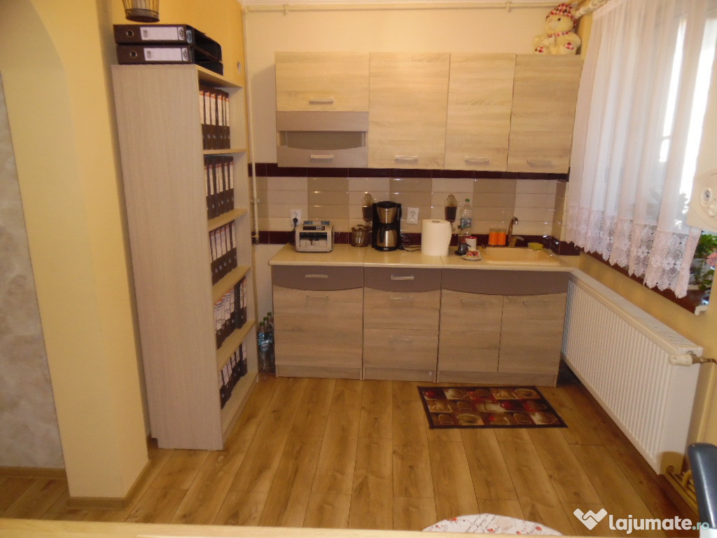 Inchiriez apartament 2 camere in Deva, zona ultracentrala, etaj 1,