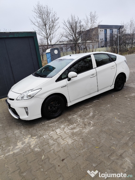 Toyota Prius 3 hibrid facelift 2014