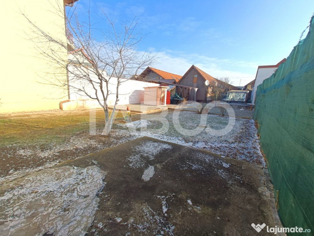 Casa cu 4 camere si curte 400 mp cu acces auto de vanzare in
