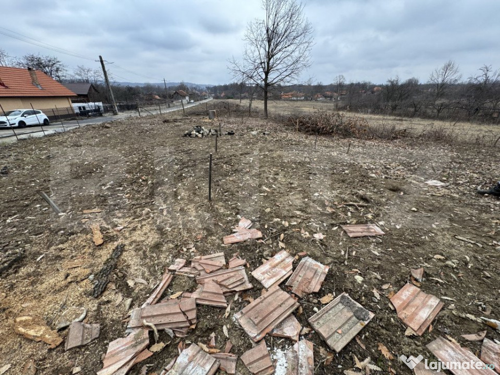 Teren 400 mp intravilan, zona Stroiesti