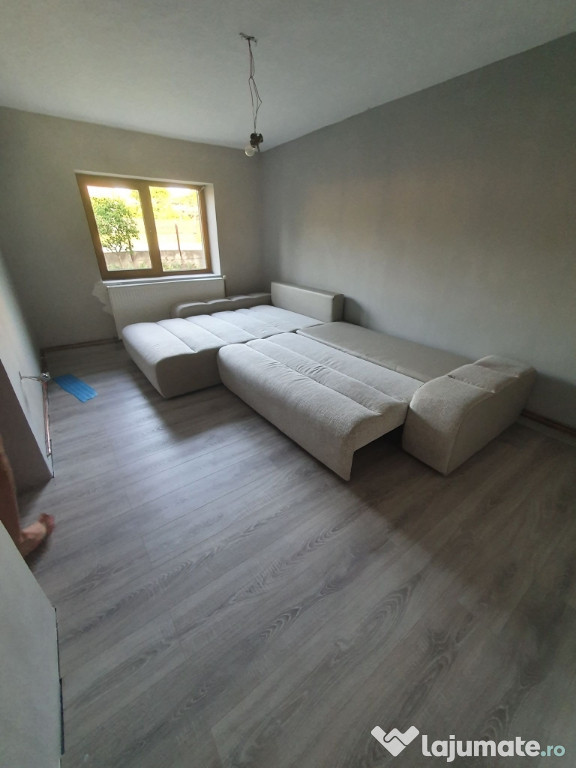 Vând canape (coltar) extensibila cu perne 3.30 x 2.30