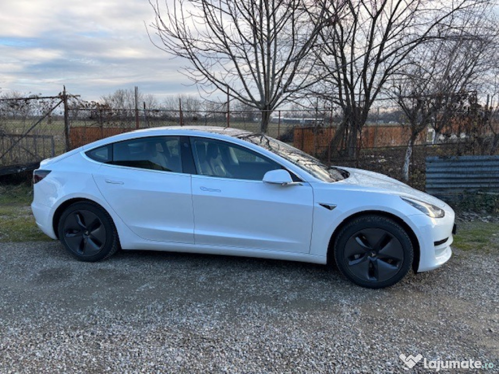 Tesla model 3 standard range plus