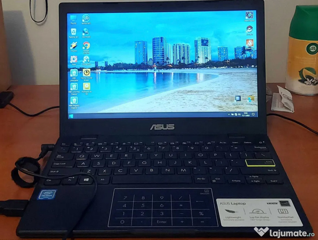 Laptop ultraportabil Asus