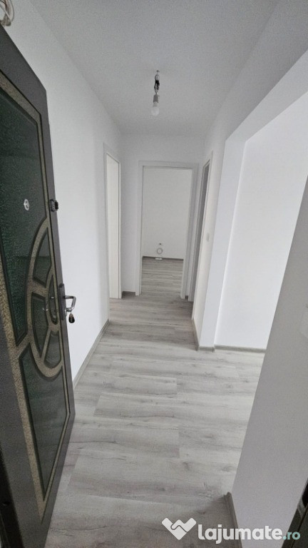 Oferim spre inchiriere apartament cu 3 camere pentru birou