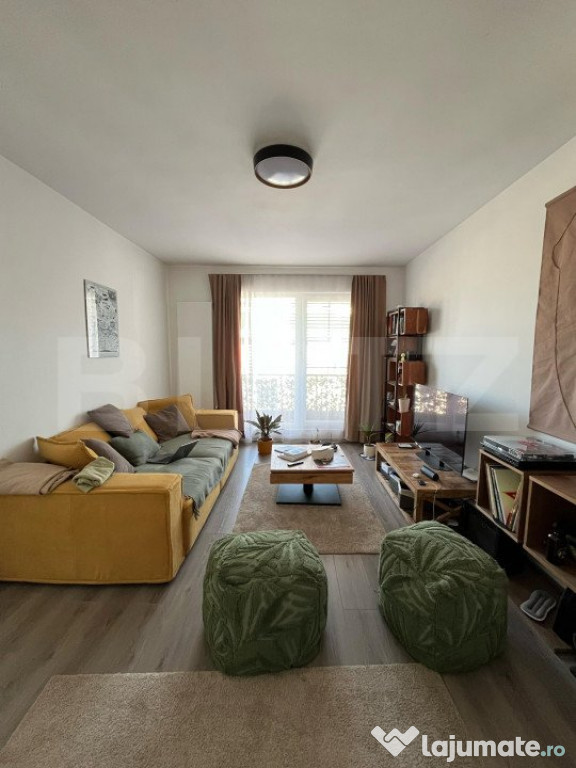 Apartament semidecomandat, bucatarie inchisa, lift, garaj su