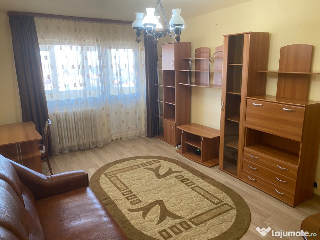 Închiriez apartament 3 camere