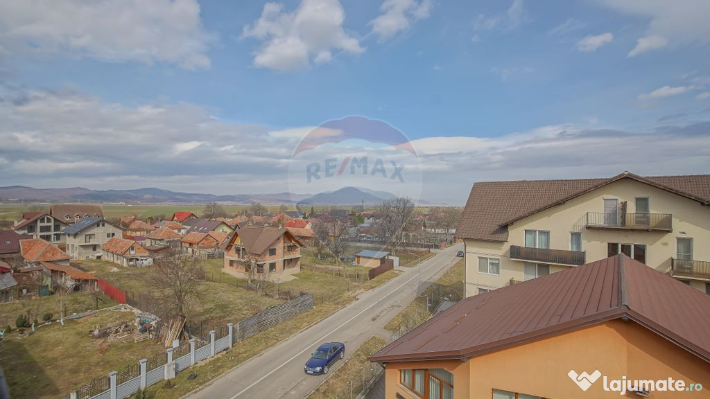 Apartament cu 3 camere de vânzare în zona Florilor