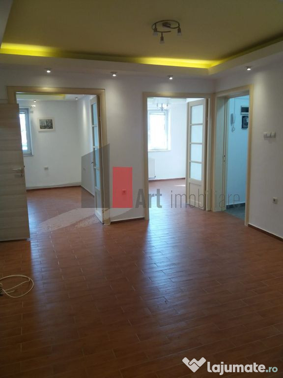 Apartament de 4 camere in vila