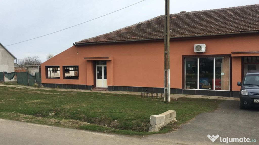 Cladire din caramida in Firiteaz, magazinul satesc