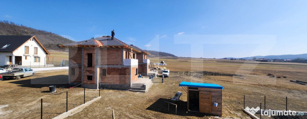 Casa 4 camere cu proveliste panoramica in Corunca