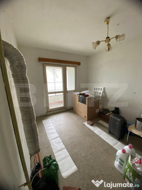 Apartament 3 camere decomandate, etaj intermediar zona centr