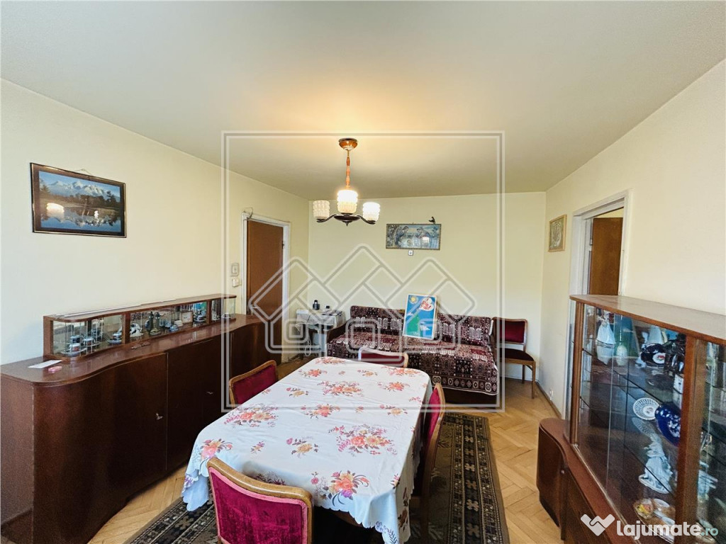 Ap cu 3 camere si 2 balcoane, etaj 3/4, Zona Rahova
