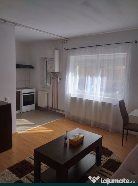 Închiriez garsoniera