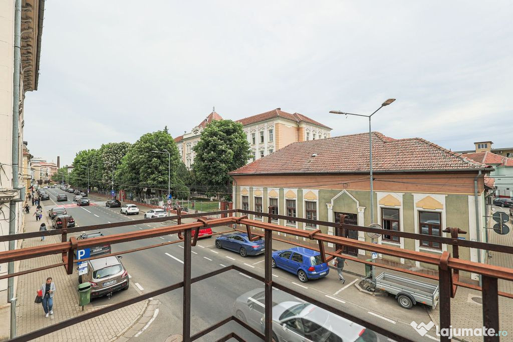 Vânzare apartament 4 camere, Bulevardul General Dragalina