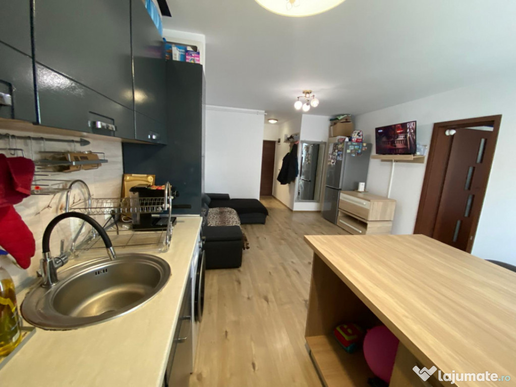 Vânzare apartament 2 camere cu balcon si parcare privata |