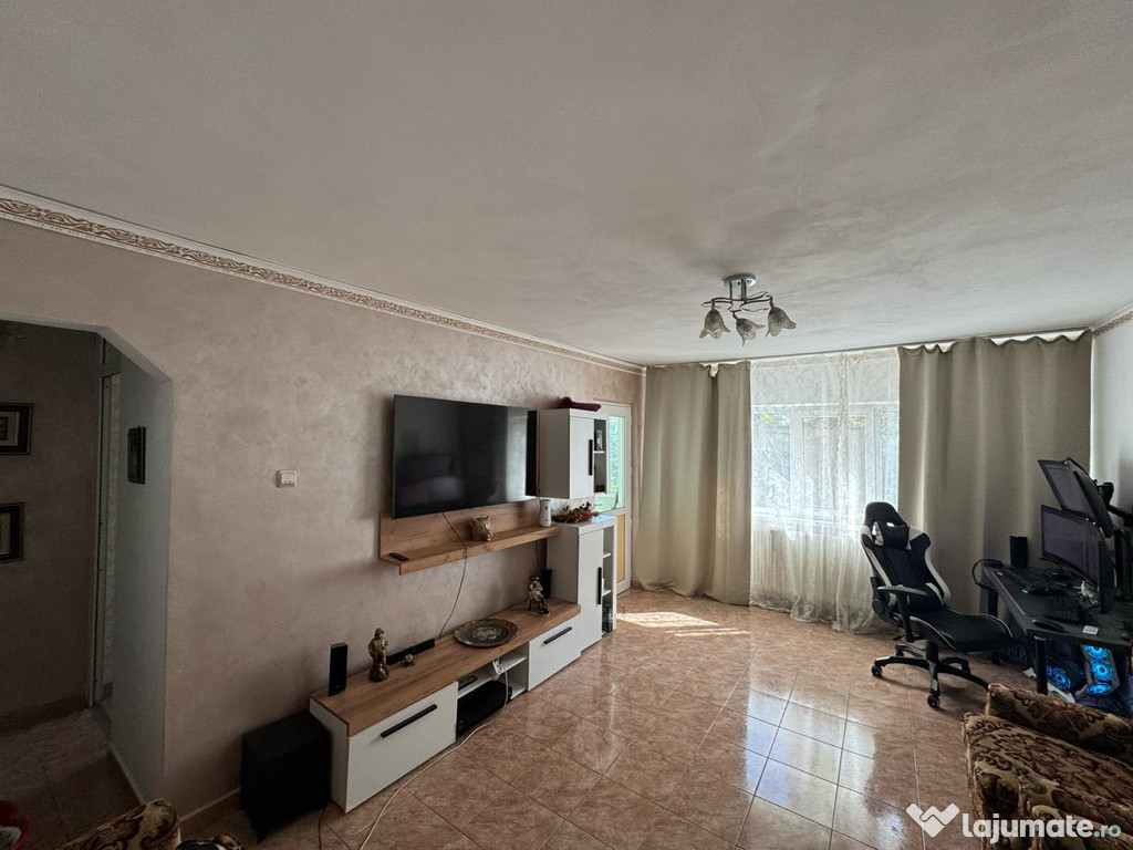 VAND ap. 3 camere decomandate 85m2