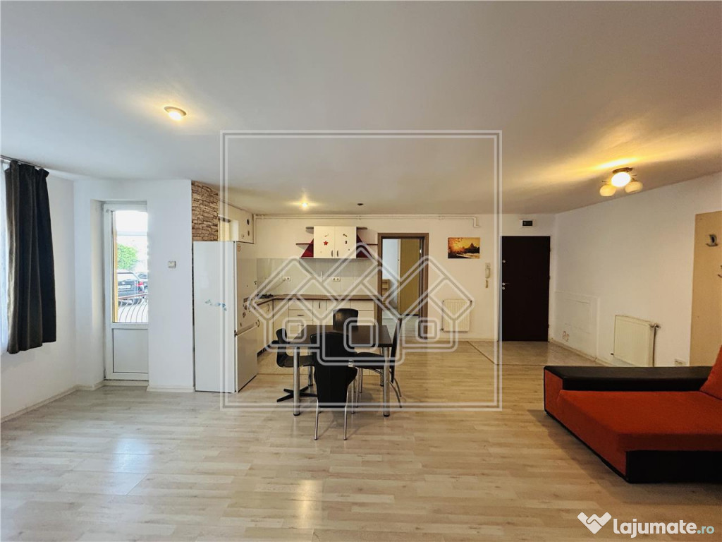 Apartament la cheie, 3 camere, balcon, zona Rahova