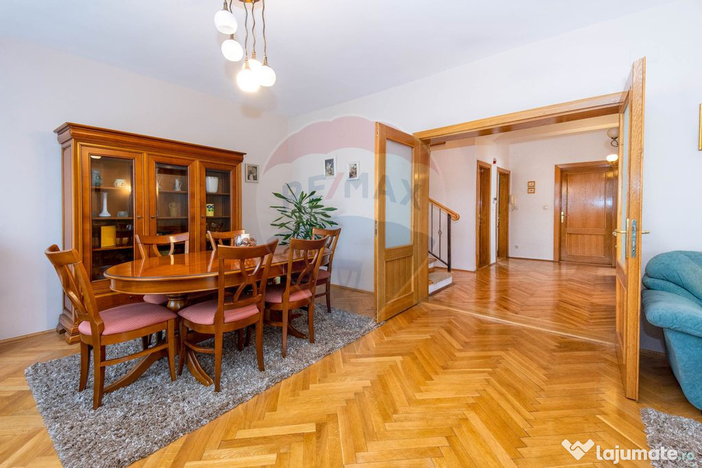 Casă elegantă în cea mai bună zonă din Cristian – ...