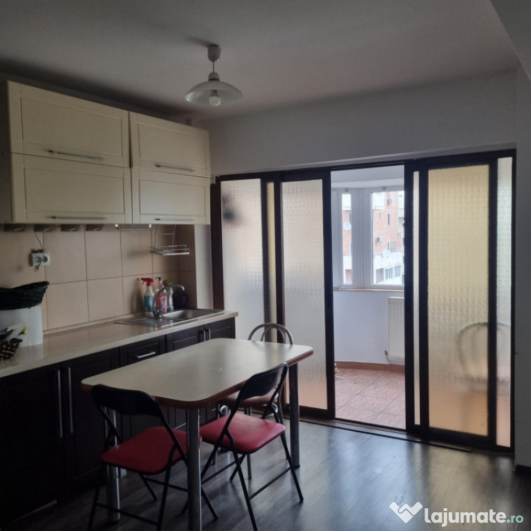 APARTAMENT DE INCHIRIAT CU 5 CAMERE