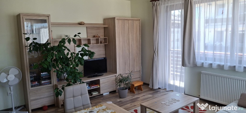 Închiriez apartament 3 camere, et. Intermediar, fără parcare, Floresti