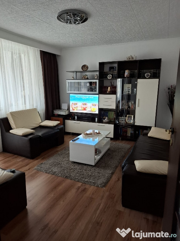 Vânzare apartament 3 camere