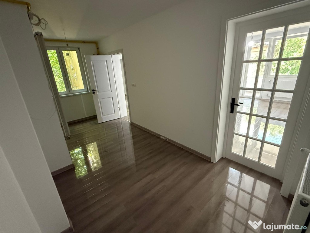 Vand apartament 3 camere