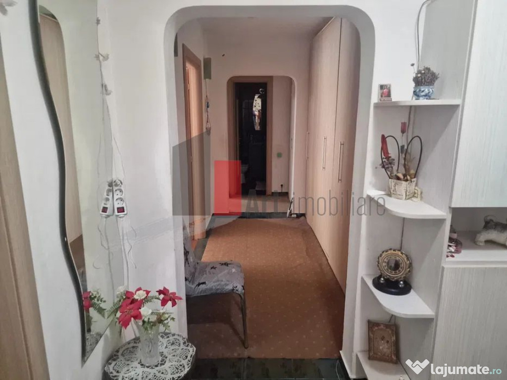 Vânzare apartament decomandat 3 camere Racoviță - Turn...