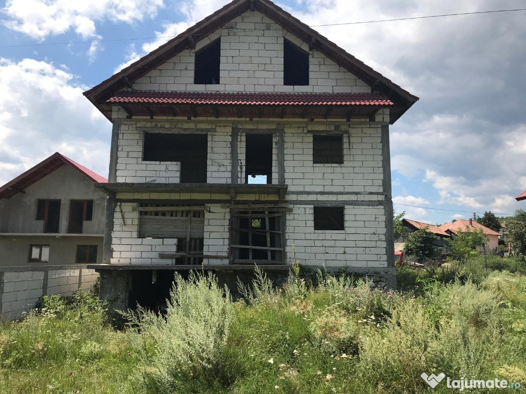 Casă D+P+E+Pod | 3 dormitoare, garaj, teren 391 mp | Berislăvești