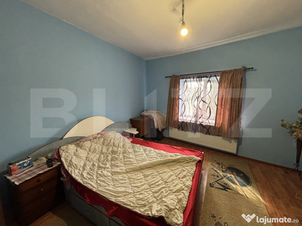 Casa de vanzare, cu 1100mp de teren