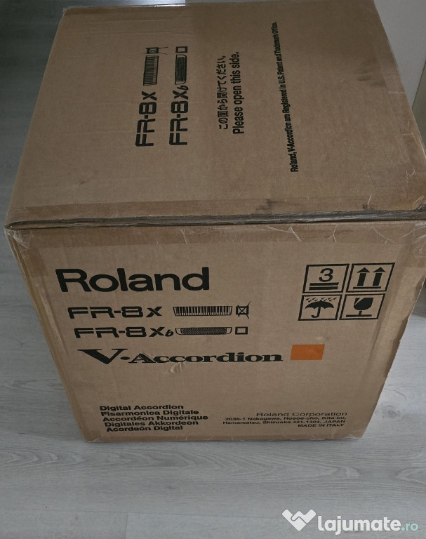 Acordeon Roland Fr8x-Bk nou la comandă