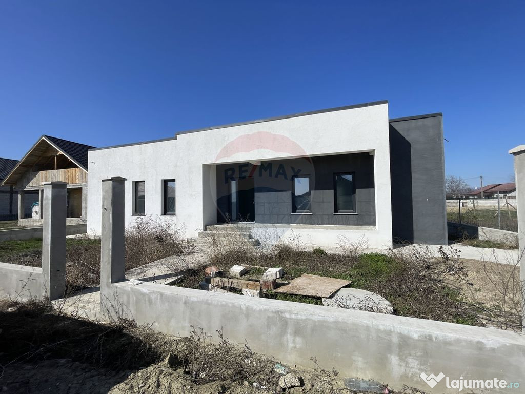 Casă / Vilă Campineanca