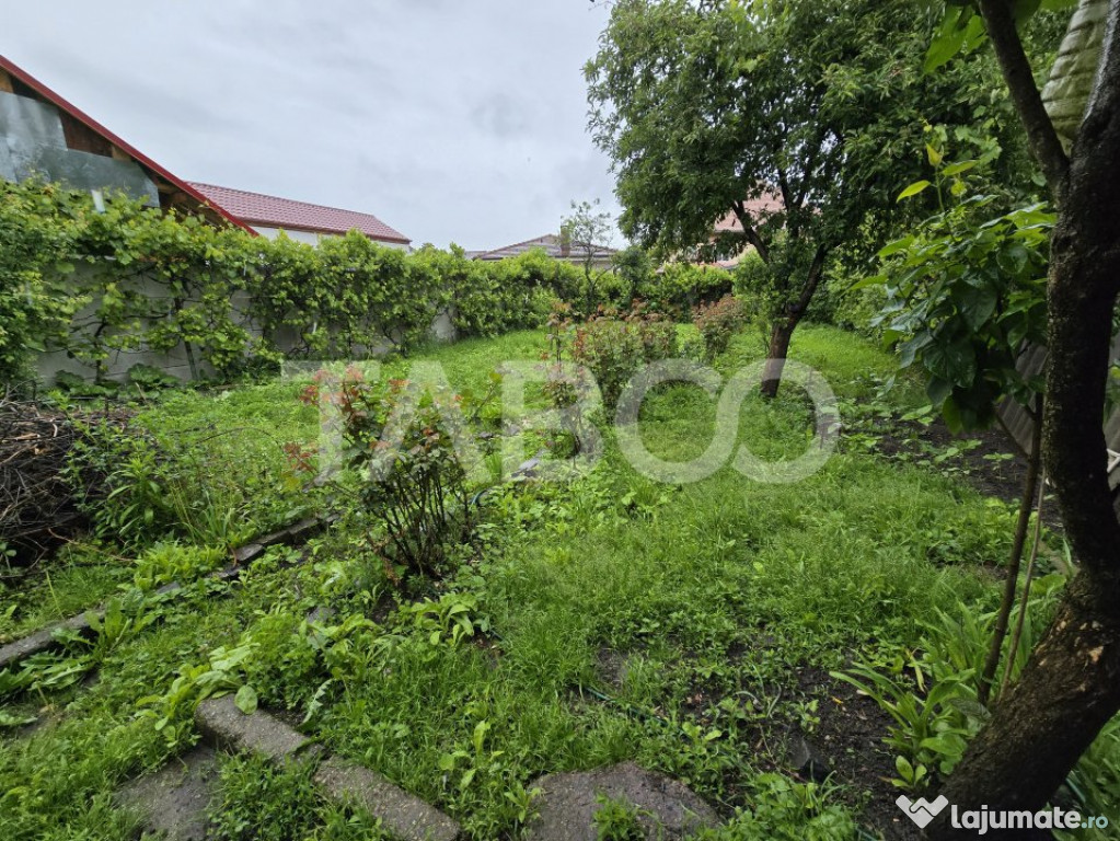 Casa individuala de vanzare teren 561 mp garaj pivnita Centr