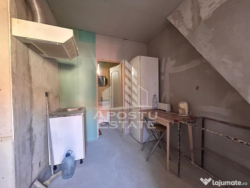 Apartament cu 1 camera la curte comuna cu putini locatari...