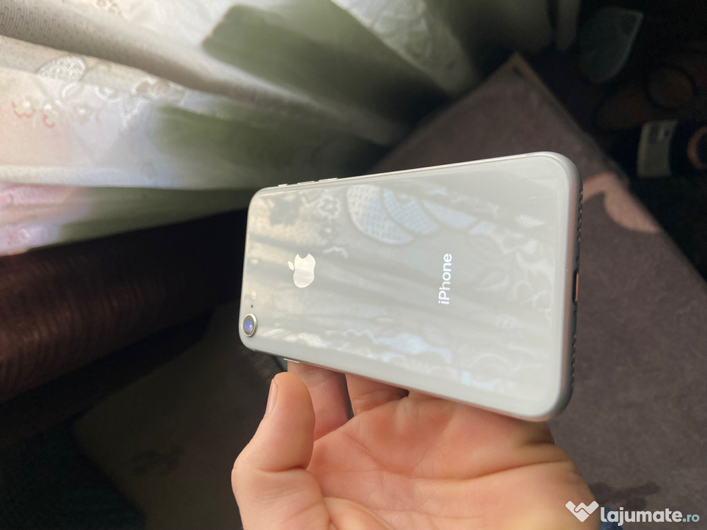 Vand iphone 8 white !