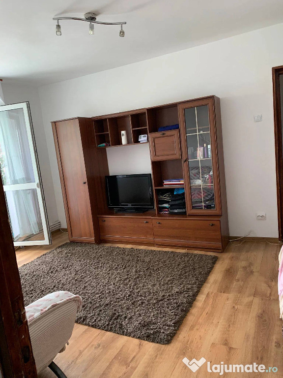 Apartament 2 camere,semidecomandat - zona Noua