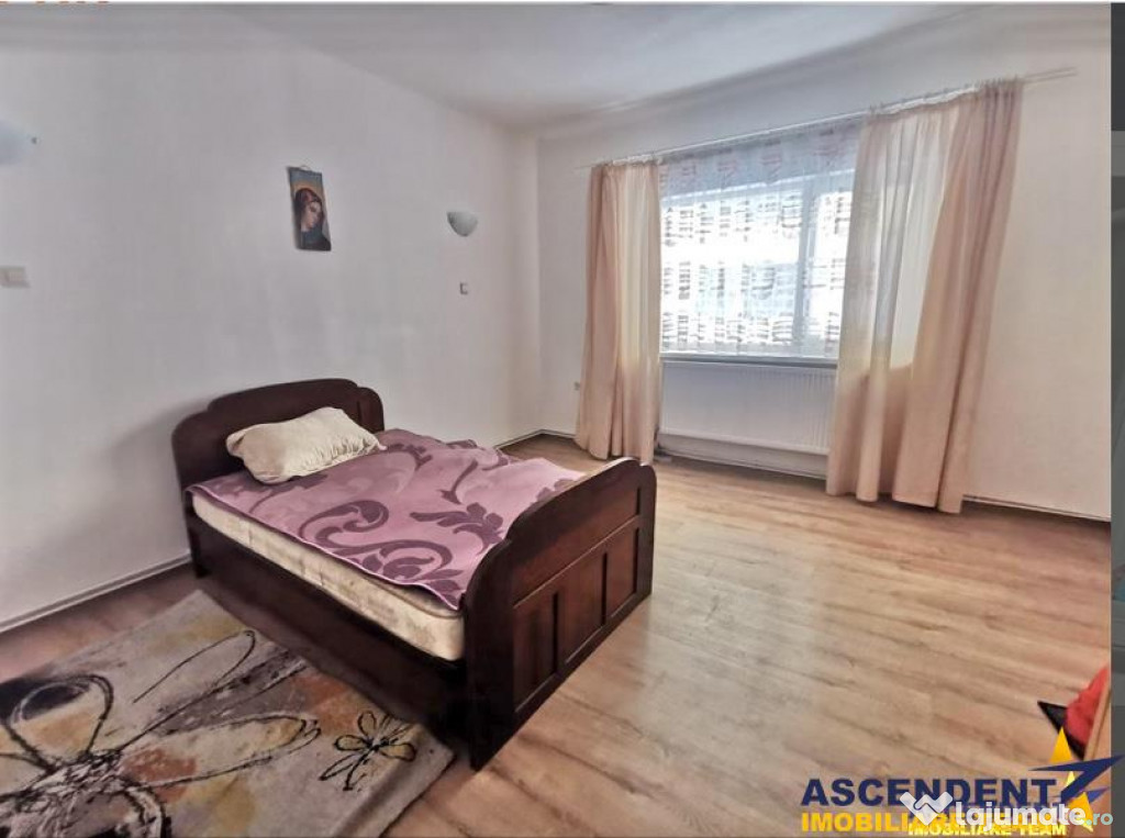 Spatiu comercial bioruri apartament curte proprie, Brasov