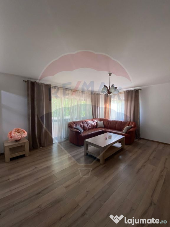 Apartament cu 4 camere de închiriat în zona Calea Roman...