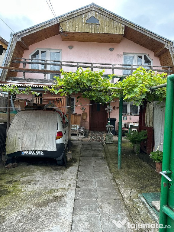 Casă singur în curte zona Ștrand