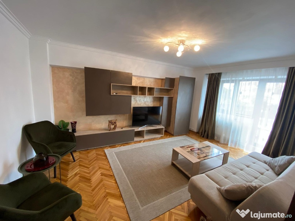 Apartament 3 camere, zona Intim, etaj 1
