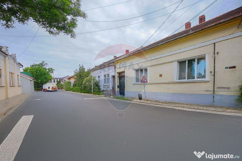 Spațiu ultracentral 171 mp, 3 intrări, fezabil clinică...
