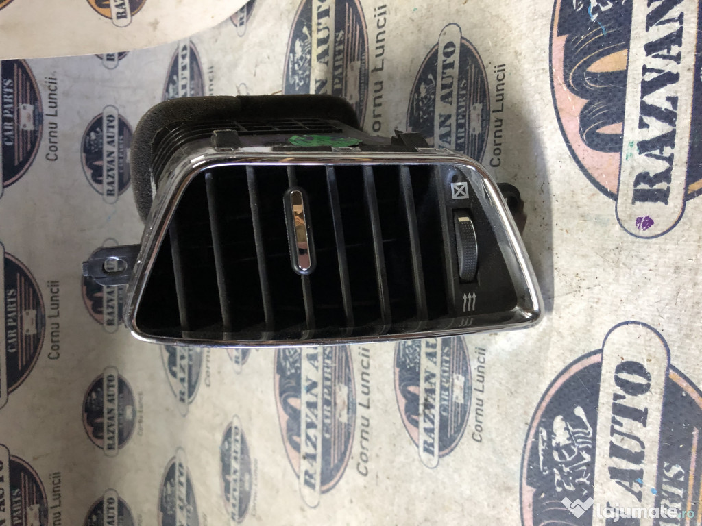 Grila ventilatie centrala dreapta Chevrolet Captiva 2012