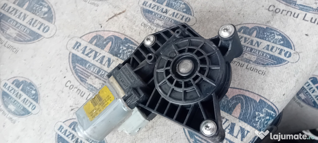Motoras macara stanga fata Nissan Qashqai