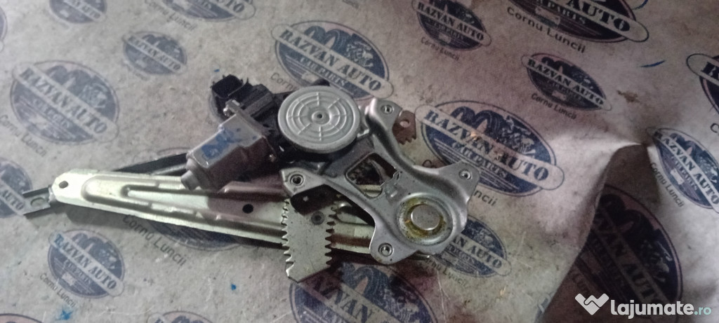 Macara geam dreapta spate Nissan Juke 2011