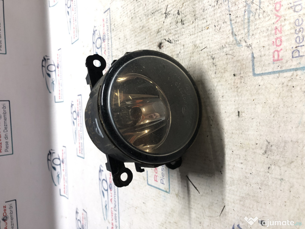 Proiector dreapta Dacia Duster 2012