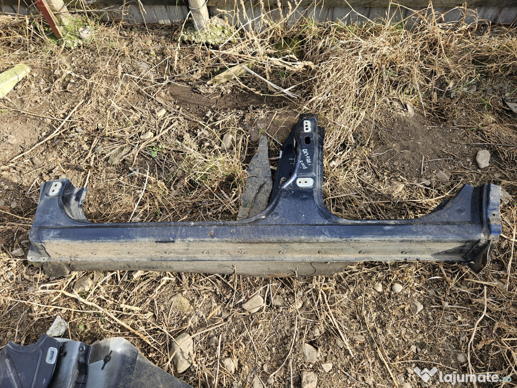 Prag stanga tabla Nissan Qashqai 2008