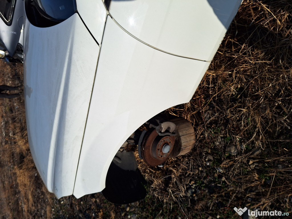 Aripa Stanga Fata Mercedes C-Class W204 2012