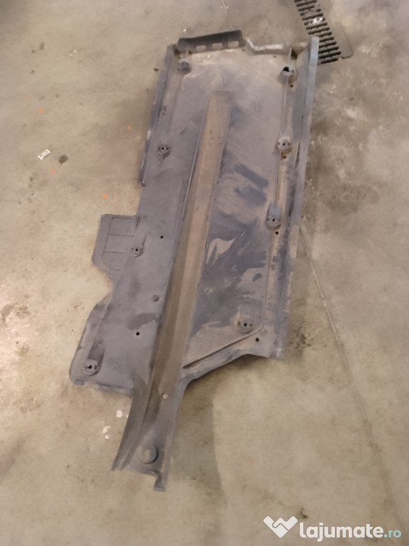 Scut lateral stanga Volkswagen Polo 1.6 Motorina 2011