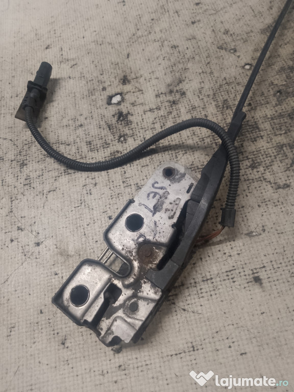 Broasca capota Volkswagen Jetta 2012