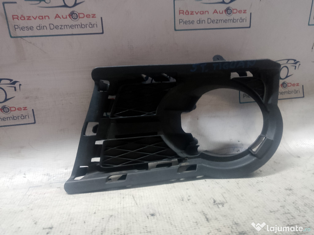 Grila proiector stanga Volkswagen Tiguan 2014