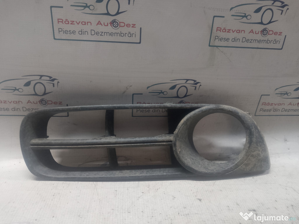 Grila proiector stanga Skoda Roomster 2011